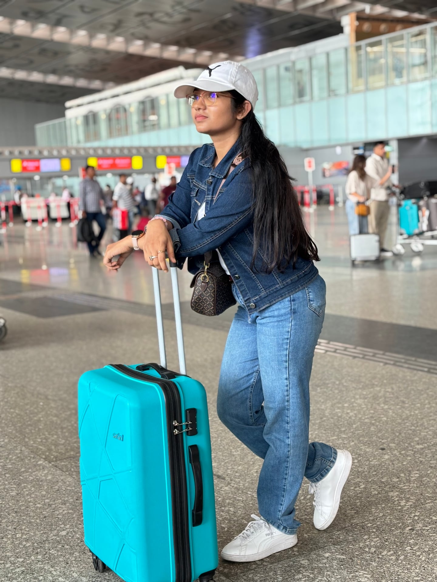 Full Length Travel & Lifestyle Posture